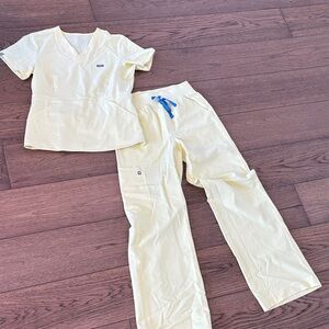 FIGS ladies scrub set